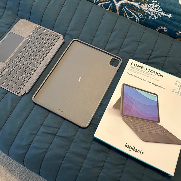 Logitech | iPad Pro 11" (1st-4th Gen) Case with Detachable Keyboard - Picture 6 of 6